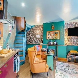  Holiday home Buttress Retreat
